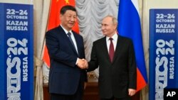 习近平2024年10月22日在参加金砖国家峰会期间会见普京。