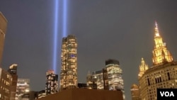 曼哈顿上空纪念9/11二十周年的光柱(宋颖拍摄、提供,2021年9月7日拍摄)
