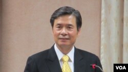 台湾驻美代表金溥聪在立法院接受质询(美国之音张永泰拍摄)