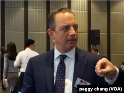 白宫前幕僚长蒲博思出席“第七届台美日三边安全对话研讨会”(美国之音张佩芝摄)