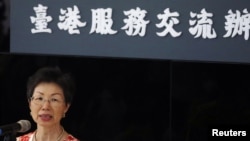 资料照片:台港经济文化合作策进会董事长张小月在台北台港服务交流办公室开通之际对媒体讲话。(2020年7月1日)