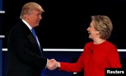 2016年美国大选两党候选人在辩论后握手(2016年9月26日)