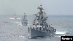 印度海军舰只游弋在印度南部港口金奈附近海域。(资料照)