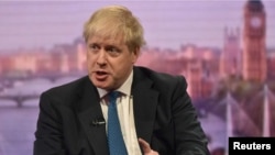 英国外交大臣约翰逊在伦敦接受英国广播公司的采访。(2018年4月5日)