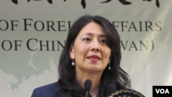 台湾外交部发言人欧江安2019年7月25日在例行记者会上讲话。 (美国之音张永泰拍摄)