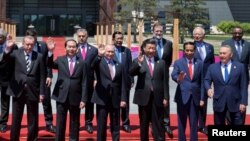 在北京雁栖湖国际会议中心,出席“一带一路”国际合作高峰论坛的各国领导人合影(2017年5月15日)