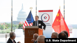 美国务院高级官员墨菲和中国驻美大使崔天凯(左)2018年9月6日出席同一活动(美国国务院推特图片)