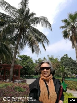 “两会”期间,中国著名独立媒体人高瑜被国保带到海南旅游。(网络图片)