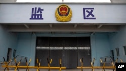 位于达坂城的乌鲁木齐第三看守所的大门(2021年4月23日)