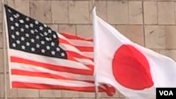 美国驻日大使肯尼迪日前离任之际,东京帝国酒店外飘扬着的日美国旗