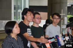 民阵总召集人岑子杰2019年6月24日在宣布G-20峰会“自由香港”集会的记者会上 (美国之音申华拍摄)
