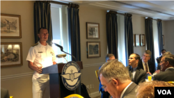 美国海军作战部长理查森上将(Admiral John Richardson) 2019年7月2日出席一场早餐会(美国之音黎堡)