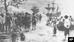 1619年一艘护卫舰驶入维吉尼亚州汉普顿市的康福特港,带来20名非洲奴隶(西德尼·金绘画)