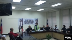 亚太宗教自由论坛创会首次会议将于2月18日在台湾桃园举行。台湾前副总统吕秀莲(中间站立者)任本次大会主席。 (萧洵 摄影)
