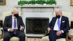 美国总统拜登在白宫会见了到访的英国首相约翰逊(Boris Johnson, 左)(路透社2021年9月21日)