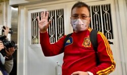 香港记者协会主席陈朗升形容,多名新闻工作者被控告,不获保释成为”阶下囚”是相当震撼 (美国之音/汤惠芸)