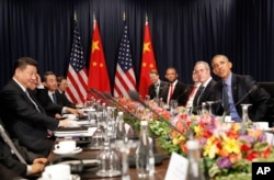 在秘鲁参加亚太峰会的美国总统奥巴马和中国主席习近平以及双方代表团举行会谈(2016年11月19日)