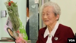 102岁的老妇蔡瑞云(美国之音包小祥拍摄)