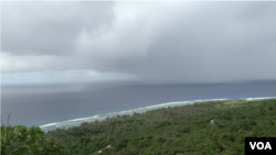 关岛最北端的瑞提迪恩岬(Ritidian Point),下面就是瑞提迪恩海滩,偷渡客进入关岛的登陆点之一。天气好的时候可以从这里看到北马里亚纳群岛最南端的罗塔岛(Rota)。