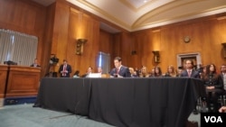 唐纳德·特朗普提名为国务卿的马可·鲁比奥出席美国国会参议院外交委员会对他的提名确认听证会。(2025年1月15日,美国之音记者李逸华拍摄)