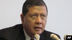 联合国朝鲜人权特别调查员达鲁斯曼在东京举行的记者会上讲话。(2016年1月22日)