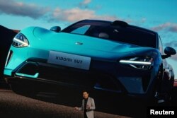 小米创始人兼首席执行官雷军在北京举行的小米电动汽车SU7上市发布会上讲话。(2024年3月28日)