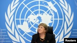 资料照片:联合国人权事务高级专员巴切莱特在日内瓦举行记者会(2020年12月9日)