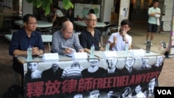 香港团体在中大举行声援中国维权律师讲座(左起:蔡耀昌、林和立、张耀良、王澄烽,美国之音海彦拍摄)