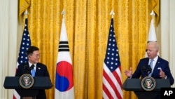 韩国总统文在寅2021年5月在白宫会见美国总统拜登(美联社)