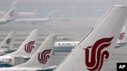 中国一家航空公司停在北京首都国际机场的客机(资料照)