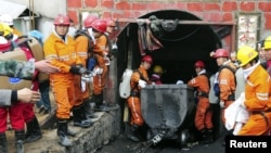 资料照片:中国甘肃省白银市一个煤矿发生矿难,导致20名矿工死亡。(2012年9月25日)