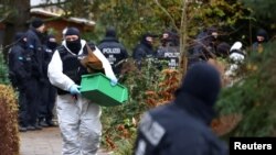德国警察在全国范围突击搜查25人极右组织。(2022年11月7日)