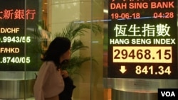 香港股市去年中受美中貿易戰影響一度大幅下跌。(美國之音湯惠芸)
