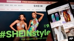 资料照片:在纽约的一张照片所显示的Shein(左)与Temu网页。(2023年6月23日)