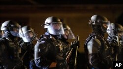 8月30日,波特兰警察清除街道,逮捕暴力示威者。(资料照)