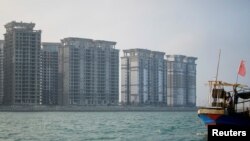 恒大集团在中国海南省一个人工岛屿海花岛上建造的39座高层住宅楼将被摧毁。(2022年1月7日)