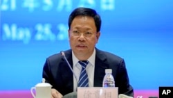 资料照:新疆维吾尔自治区政府新闻发言人徐贵相在北京举行的有关新疆问题的记者会上 (2021年5月25日)