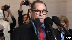 美国会民主党籍司法委员会主席杰里·纳德勒在该委员会就众议院755号决议—弹劾特朗普总统的条款—进行表决后,在国会向媒体发表讲话。(2019年12月13日)