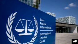 美国总统特朗普签署了一项行政命令,对国际刑事法院实施制裁,因其针对美国和以色列进行了“非法和毫无根据”的调查。(美联社:2024年6月26日)