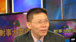 华援助协会会长和创建人傅希秋在美国之音演播室(资料照)