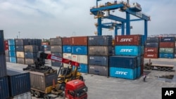 中国海关总署1月13日公布的数据显示,中国2024年12月份的出口同比增长加速,而进口有所恢复。