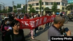 四川威远县上万人走上街头抗议化工污染 (网络图片)