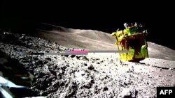 资料照:日本宇宙航空研究开发机构 (JAXA) 2024年1月25日发布照片显示日本登陆月球的智能月球探测器。