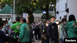 香港民众排队等待接种中国科兴疫苗(2021年12月2日)