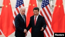 2013年12月4日,中国国家主席习近平与美国副总统拜登在北京人民大会堂会面