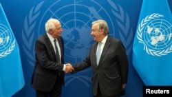 欧洲联盟外交政策主管博雷利(Josep Borrell,左)2022年9月18日在纽约会见联合国秘书长古特雷斯。(路透社)