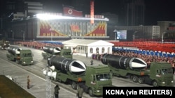 2021年1月14日,为纪念朝鲜劳动党第八次代表大会在平壤举行的阅兵式上展示的军事装备。(照片由朝鲜中央通讯社提供)。