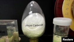 资料照片:这里展示的是2024年5月24日在澳大利亚珀斯开采的锂原料。锂是乌克兰丰富的关键原料之一。
