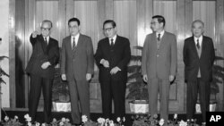中共中央13届政治局常委亮相,左起:赵紫阳、李鹏、乔石、胡启立、姚依林(1987年11月2日)