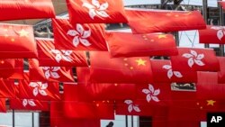资料照:中国国旗与香港特区旗帜